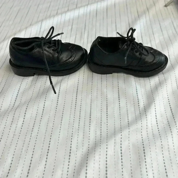Gymboree - LIKE NEW -  Black dress shoes. Size 5 - Picture 4 of 8